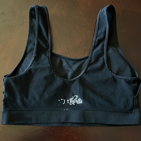 Sport bra With Removable Pads Color Black Label Unclear Size Medium - Picture 4 of 11
